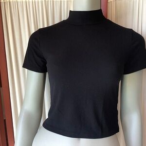 Forever 21 Women’s Black Cropped Knit Top Mock Neck Short Sleeve Size M
